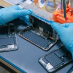 Comment se lancer dans la réparation de téléphones sans expérience ?