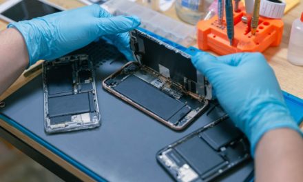 Comment se lancer dans la réparation de téléphones sans expérience ?