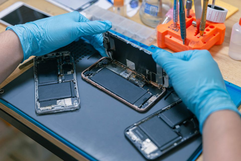 Comment se lancer dans la réparation de téléphones sans expérience ?