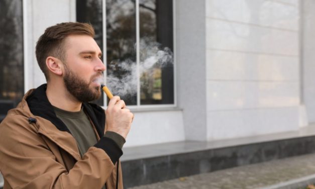 Les avantages et inconvénients des cigarettes électroniques jetables 