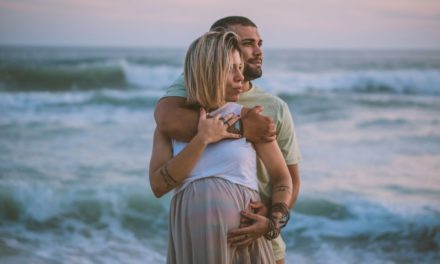 Photographie de grossesse en extérieur ou en studio : que choisir ?