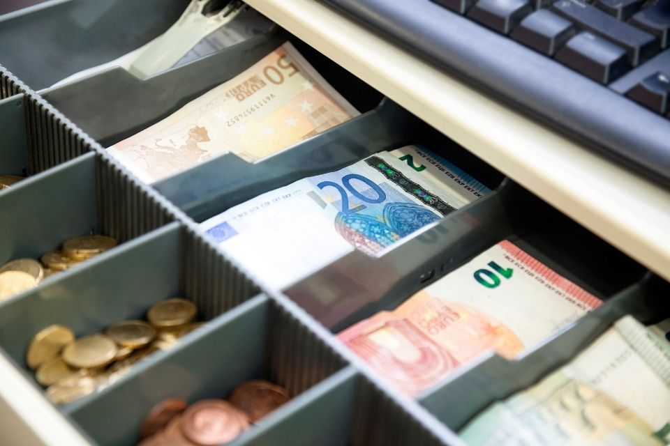 Caisse enregistreuse pour tabac-presse : comment bien s’équiper ?