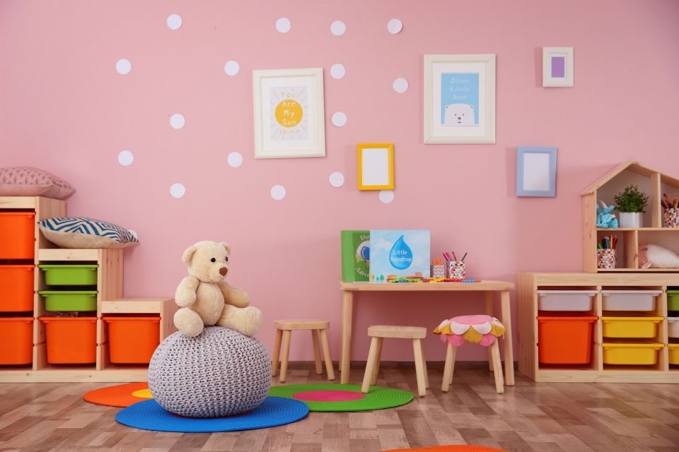 Aménager une chambre Montessori : les bons meubles pour l’autonomie dès 2 ans