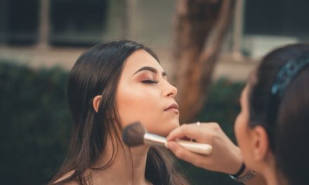 Apprendre à maquiller les peaux claires, mates, foncées : les spécificités à connaître