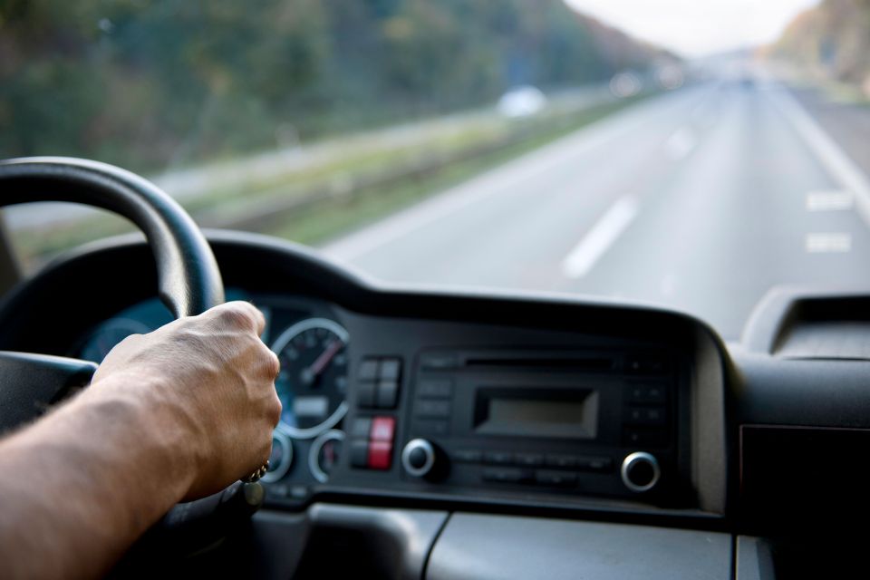 Transport urgent de marchandises sensibles : solutions logistiques sur-mesure pour les entreprises exigeantes
