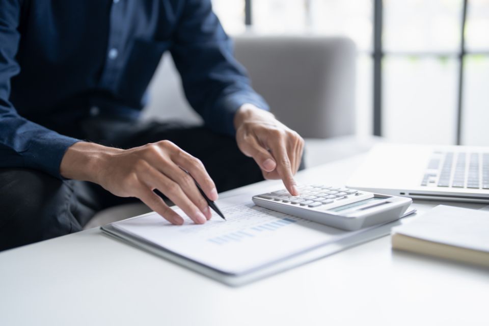Pourquoi un audit de fiches de paie peut vous éviter des redressements coûteux ?