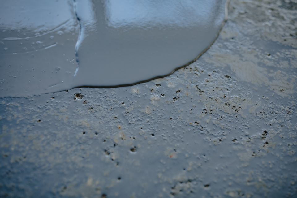 Peut-on réparer un sol en résine abîmé sans tout refaire ?