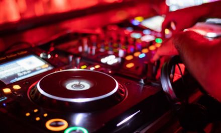 Comment choisir son DJ pour un mariage en Bretagne ?